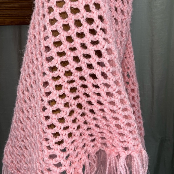 Handmade Pale Pink Open Knit Fringed Boho Shawl Scarf Open Poncho Western Wrap - Picture 6 of 11